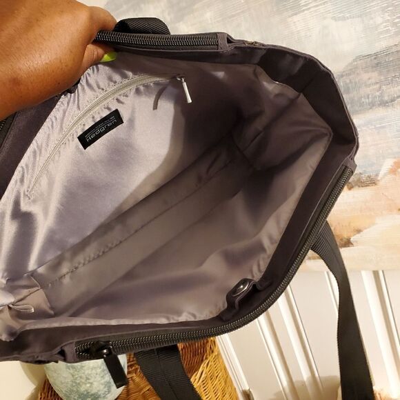 Hedgren Sdyney Water Resistant Recycled Polyester Tote Bag. - Picture 6 of 10